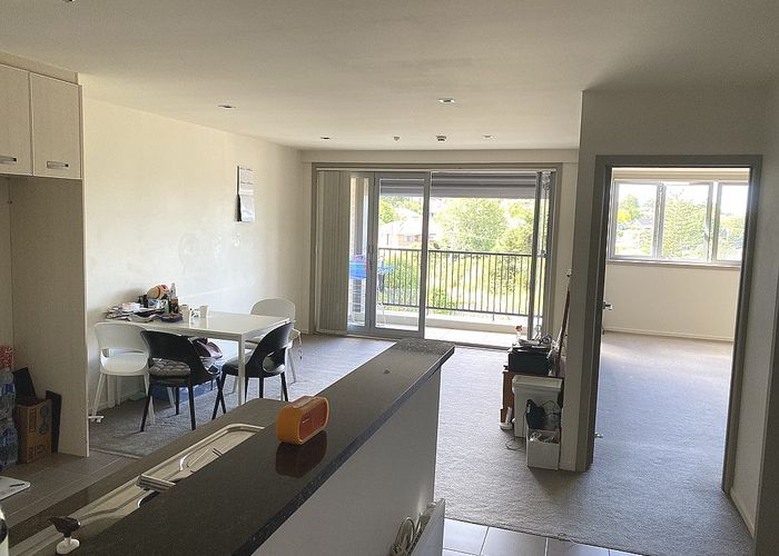 at 2/10 Uxbridge Road, Howick, Manukau City, Auckland