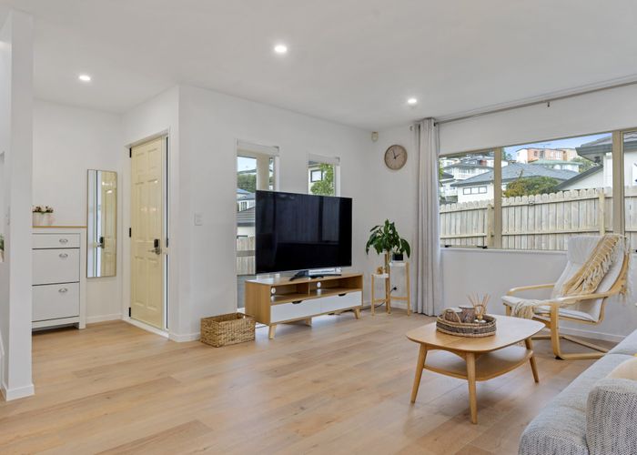 at 2/1 Mossop Rise, Glenfield, North Shore City, Auckland