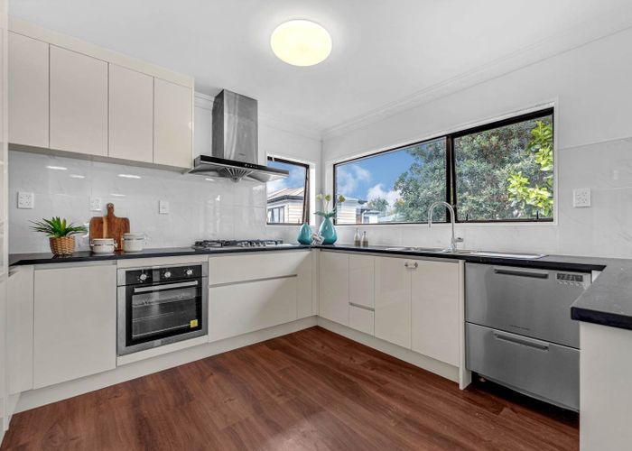  at 1/16 Parramatta Place, Botany Downs, Manukau City, Auckland