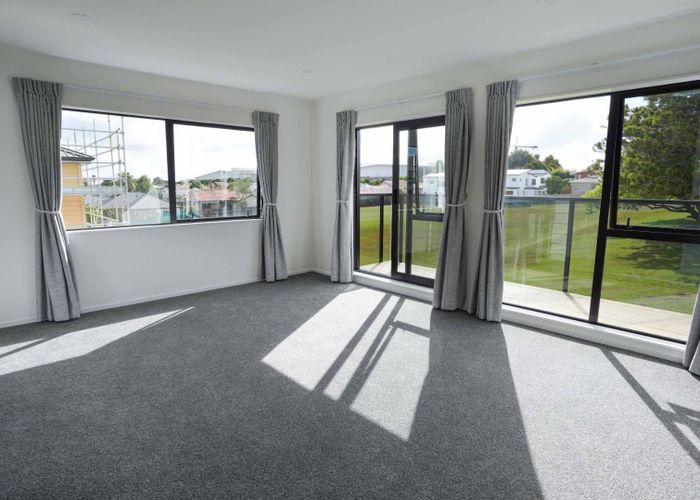  at 8/19 Kingdale Road , Henderson, Waitakere City, Auckland