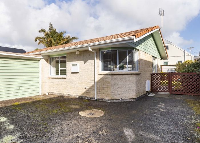  at 2/12 Newton Street, Fitzroy, New Plymouth