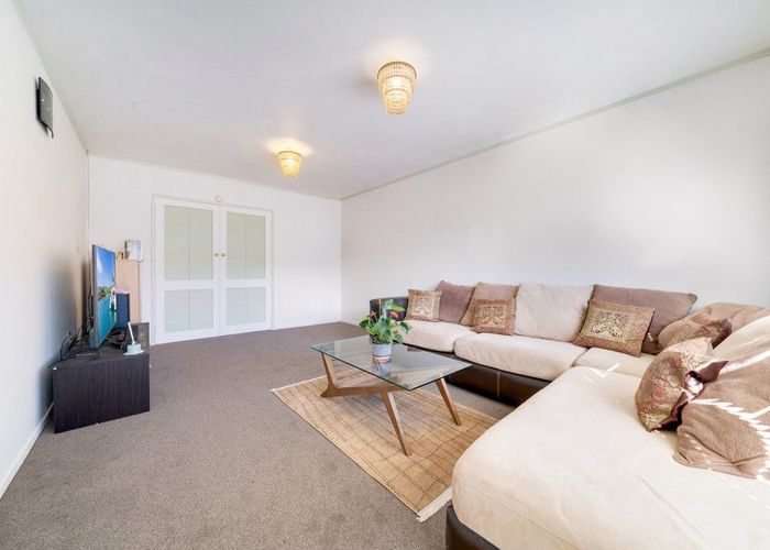  at 2/124 Carruth Road, Papatoetoe, Manukau City, Auckland