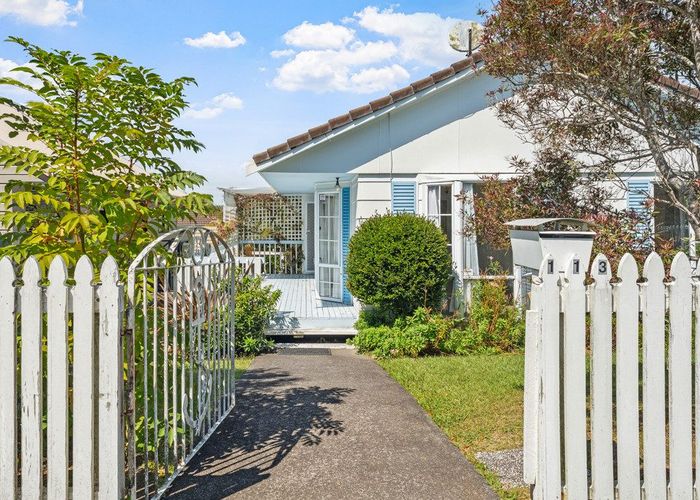  at 1/113 Rosario Crescent, Red Beach, Rodney, Auckland