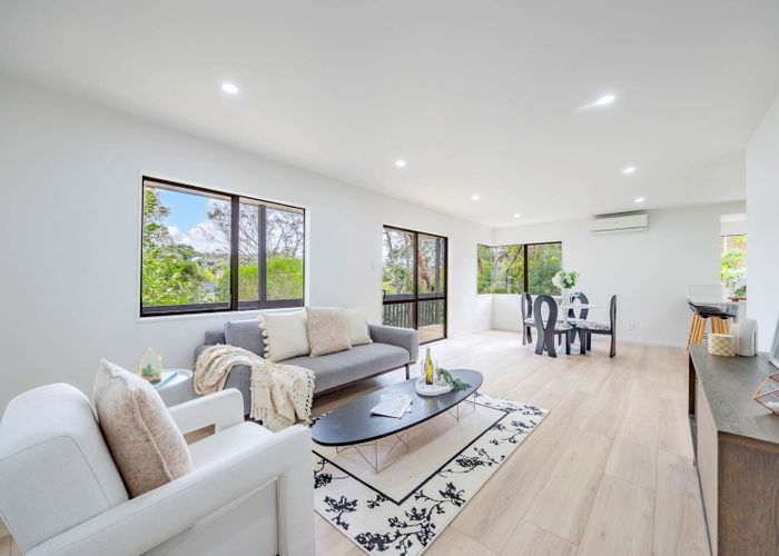  at 2/16 Mistletoe Place, Browns Bay, Auckland