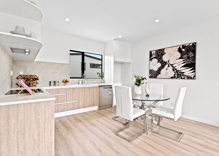  at 2/40 St Leonards Road, Kelston, Waitakere City, Auckland