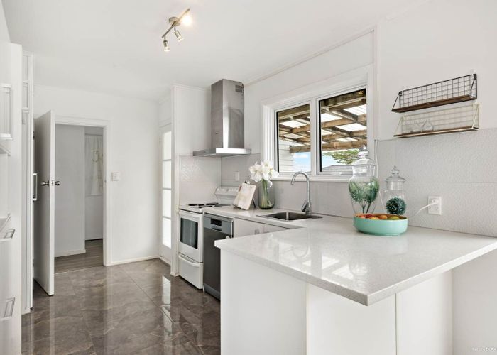  at 230 Sunset Road, Windsor Park, Auckland