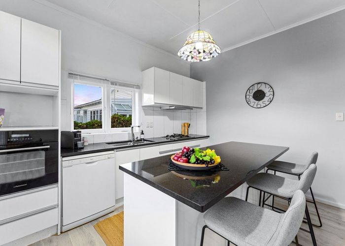  at 92 Blockhouse Bay Road, Avondale, Auckland City, Auckland