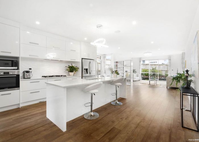  at 105 Medallion Drive, Oteha, Auckland