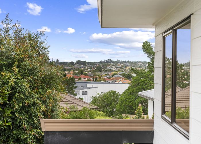  at 15A Coubray Place, Botany Downs, Manukau City, Auckland