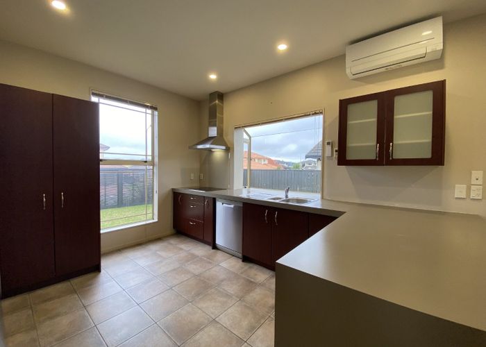  at 18 White Pine Avenue, Woodridge, Wellington, Wellington
