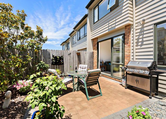  at 52/22 Northcross Drive, Oteha, Auckland