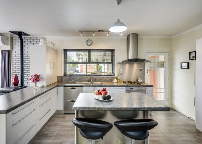  at 1009 Caroline Road, Mayfair, Hastings