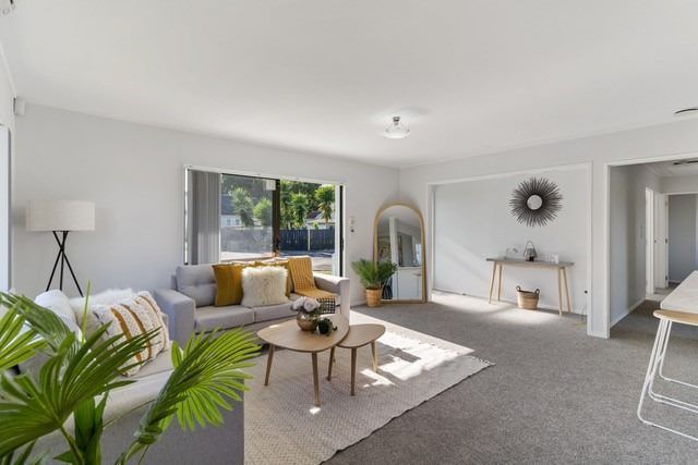  at 2/11 Avis Avenue, Papatoetoe, Auckland
