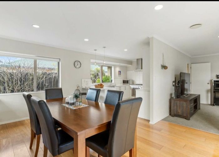  at 2/19 Emyvalie Place, Dannemora, Auckland