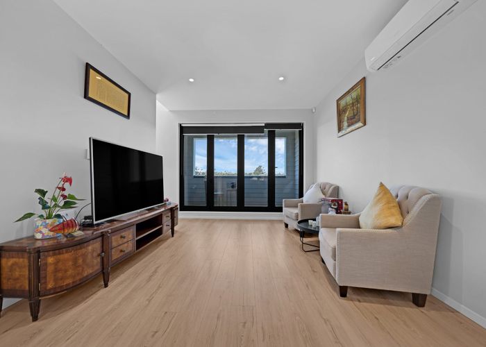  at 9/701 Hillsborough Road, Mount Roskill, Auckland City, Auckland