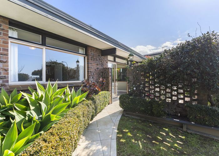  at 2/17 Hawkins Street, Meadowbank, Auckland
