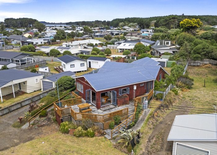  at 4 Trafalgar Street, Foxton Beach, Horowhenua, Manawatu / Whanganui