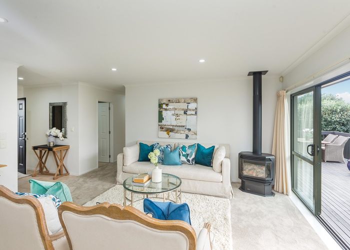  at 8A Kinder Place, Meadowbank, Auckland