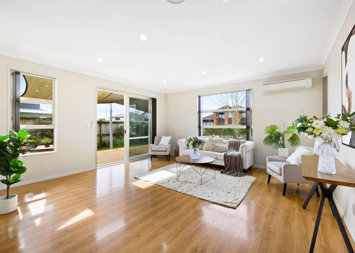  at 2 Murray Becroft Avenue, Henderson, Waitakere City, Auckland