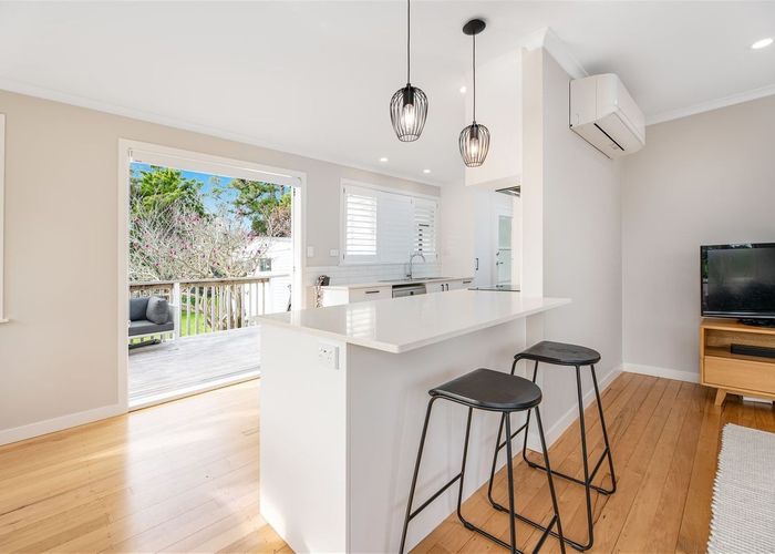  at 7 Beazley Place, Glendene, Waitakere City, Auckland