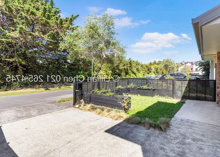  at 33 Verdale Circle, Glen Eden, Waitakere City, Auckland
