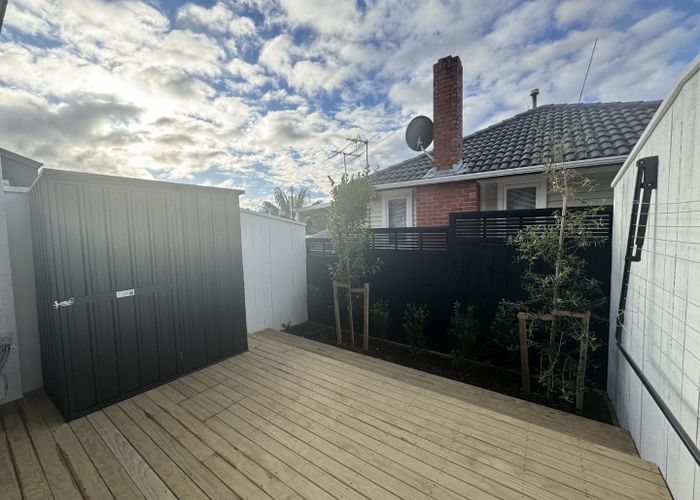  at 4/5 Preston Ave, Henderson, Waitakere City, Auckland