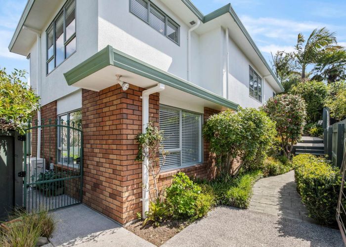  at 2/12 Westview Court, Somerville, Manukau City, Auckland