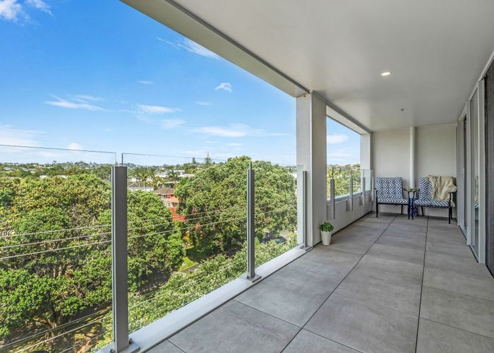  at 304/25 Bute Road, Browns Bay, North Shore City, Auckland