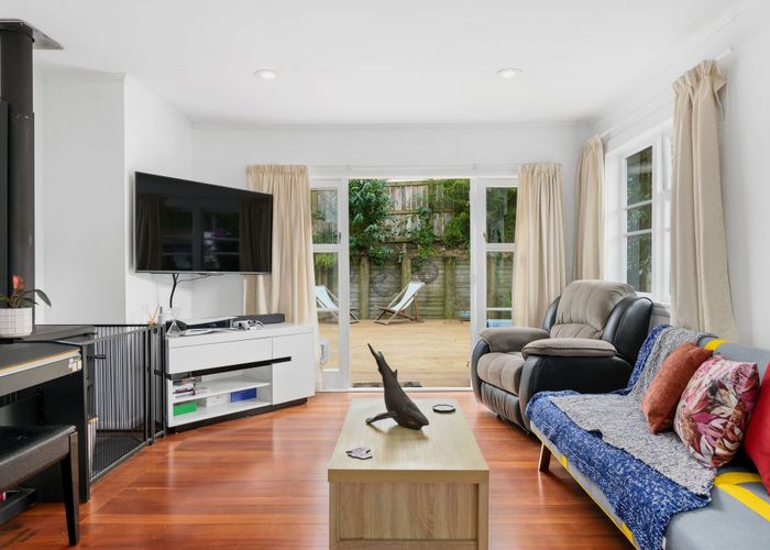  at 12 Clarkin Road, Fairfield, Hamilton