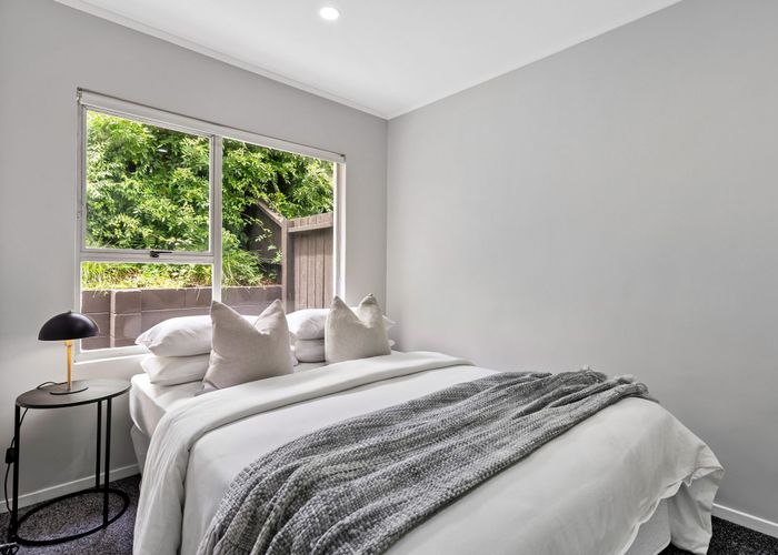  at 2/17 Emirau Place, Glenfield, North Shore City, Auckland
