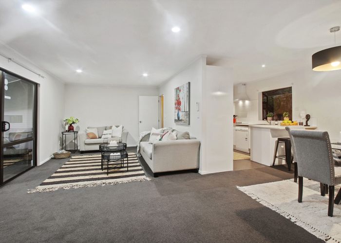  at 2/51 Greenvalley Rise, Glenfield, Auckland