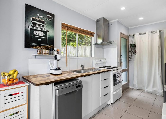  at 43 Desert Gold Street, Ascot Park, Porirua