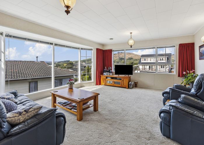  at 34 Fyvie Avenue, Tawa, Wellington