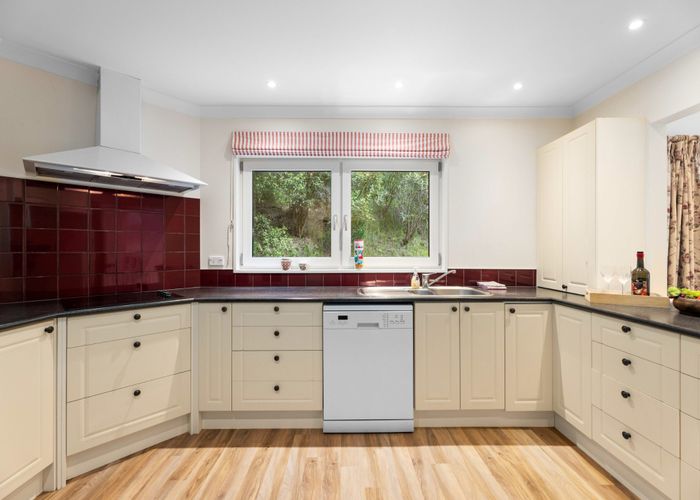  at 8 Glas Brae, Lyttelton