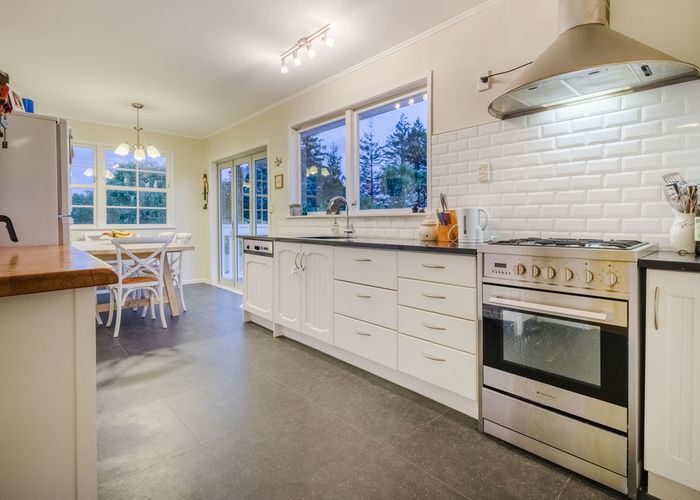  at 48 Lantana Road, Green Bay, Auckland
