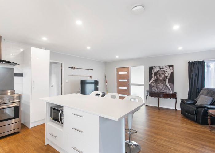 at 10 Forest Hill Road, Henderson, Auckland