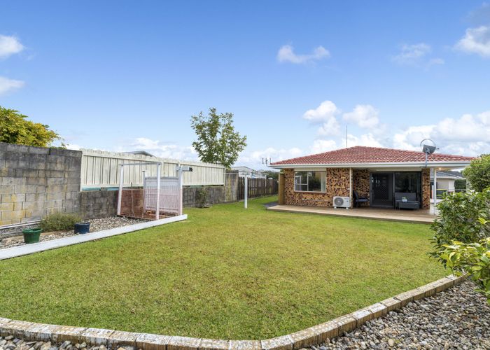  at 2/9 Annette Avenue, Te Atatu South, Waitakere City, Auckland