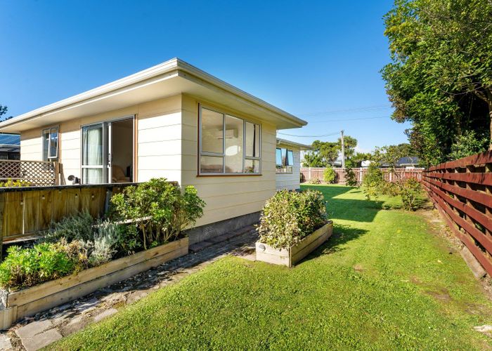  at 84 Atkinson Avenue, Otaki Beach, Otaki