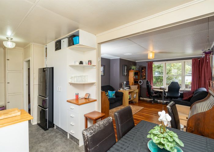  at 6 Pine Avenue, Bader, Hamilton