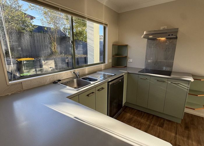  at 6 Chadlington Avenue, Henderson, Waitakere City, Auckland