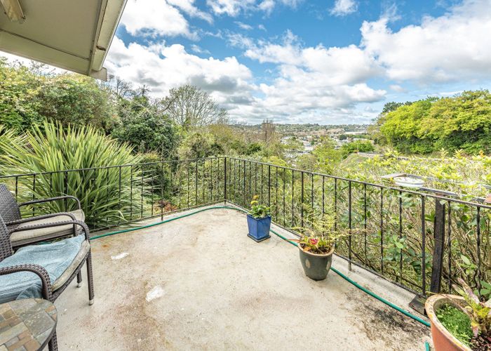  at 2 Hillside Terrace, Saint Johns Hill, Whanganui