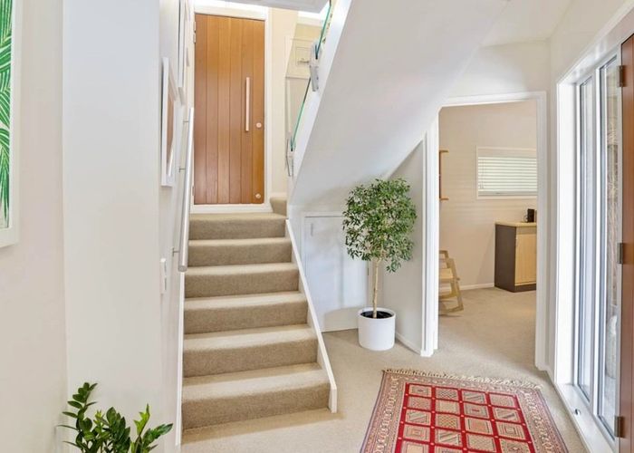  at 2/4 Beach Road, Castor Bay, Auckland