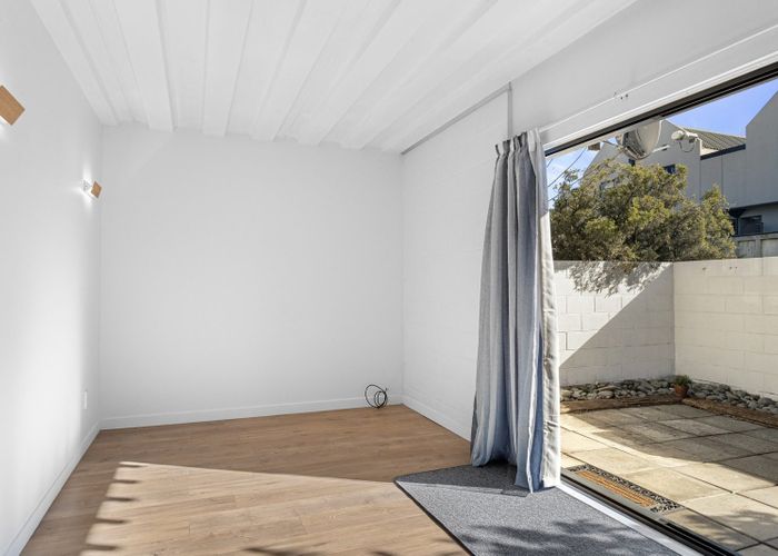  at 2/25 Winchester Street, Merivale, Christchurch City, Canterbury