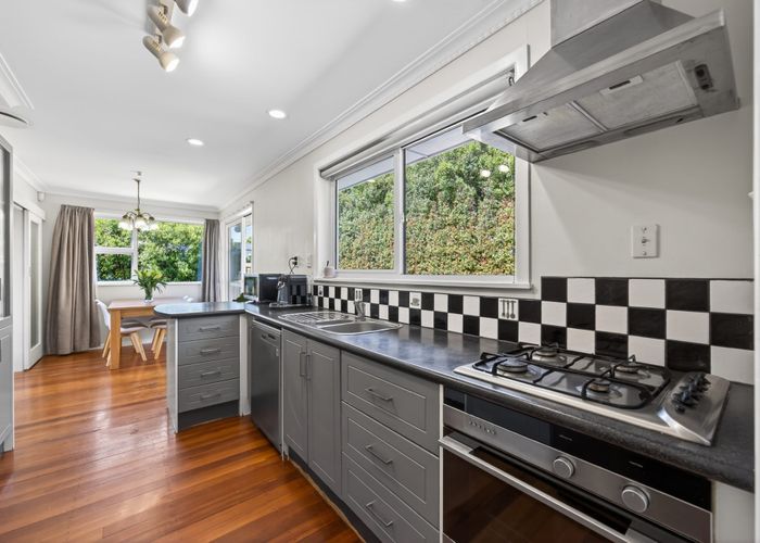  at 4 Carole Crescent, Pakuranga Heights, Manukau City, Auckland