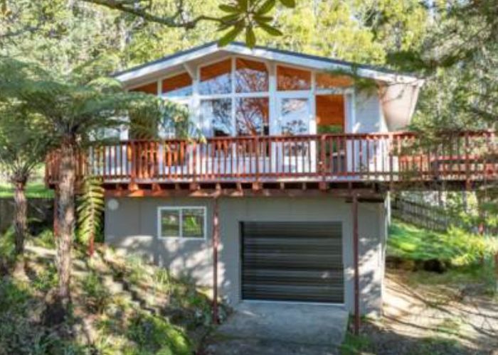  at 16 Daffodil Street, Titirangi, Auckland