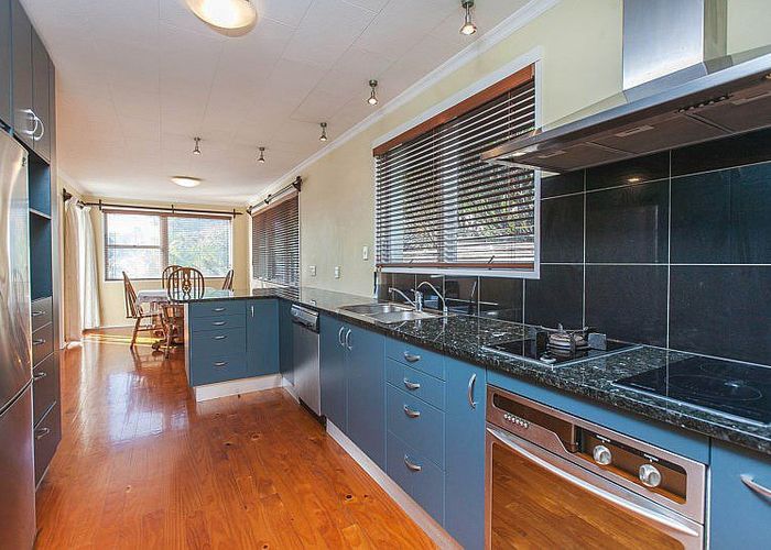  at 8 Dover Place, Remuera, Auckland