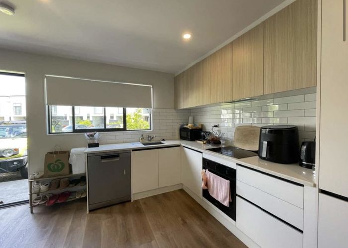  at 28 Whai Hua Lane, Mangere Bridge, Manukau City, Auckland