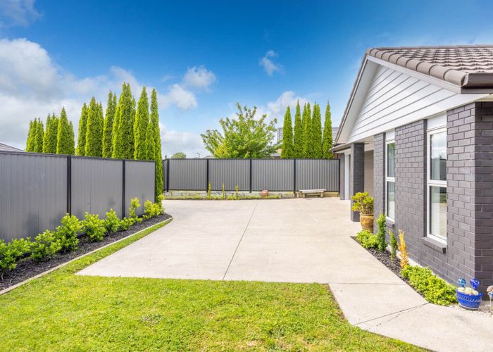  at 6 Peter Way Place, Glenview, Hamilton