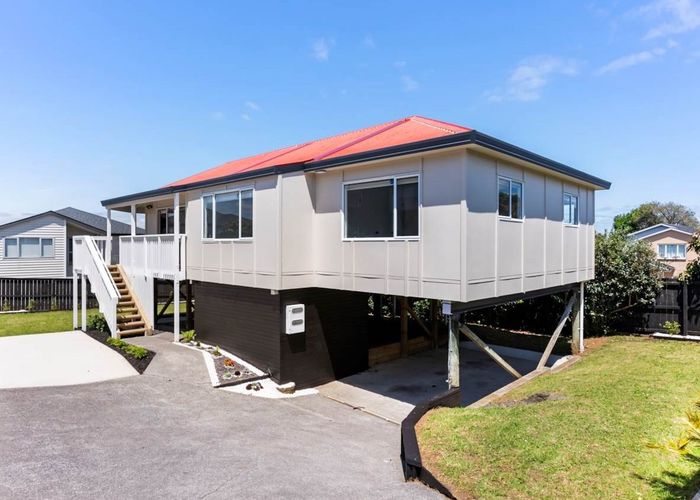  at 2/95 Waipuna Road, Mount Wellington, Auckland