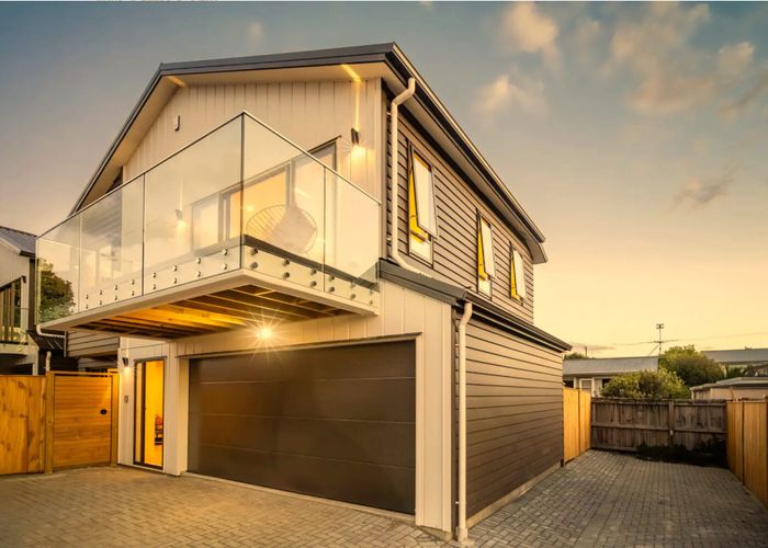  at 3B Dawnhaven Drive, Te Atatu Peninsula, Auckland